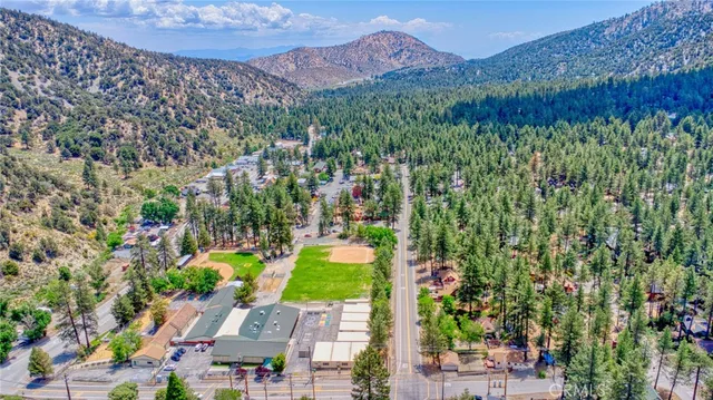 $2,100 | 1131 Apple, Wrightwood, CA 92397