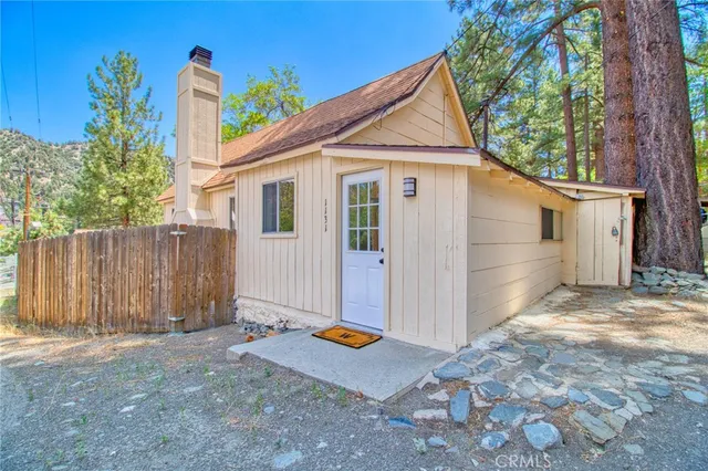 $2,100 | 1131 Apple, Wrightwood, CA 92397