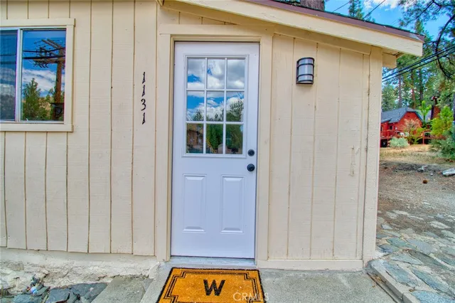 $2,100 | 1131 Apple, Wrightwood, CA 92397