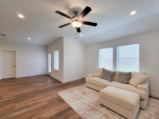 $2,300 | 2519 Ocean Jasper Drive, Iowa Colony, TX 77583