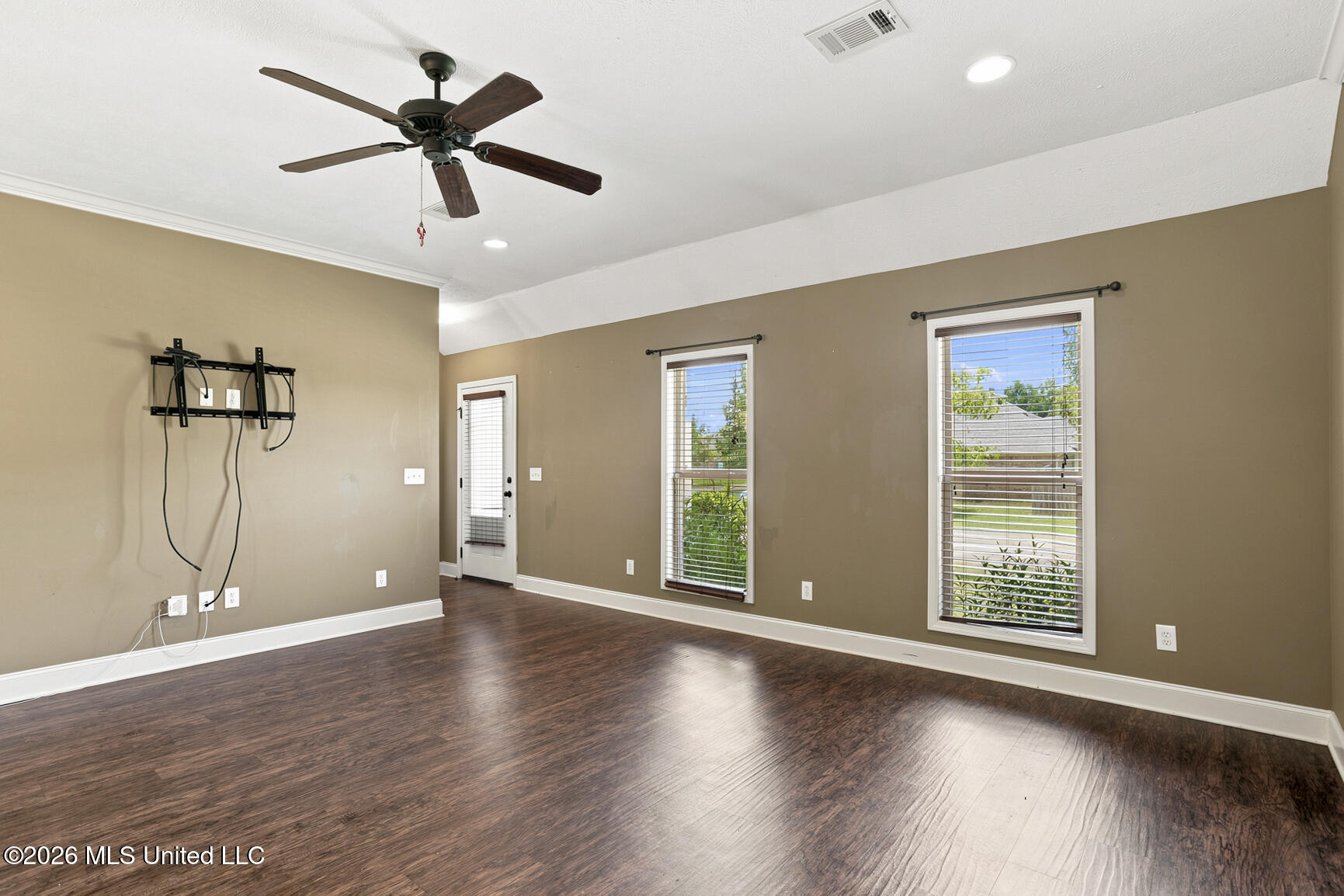 159 Harvey Circle Canton, MS 39046 - Photo 7 of 27 159 Harvey Cir-7