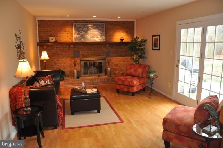 8435 Hunt Valley Drive Vienna, VA 22182 - Photo 11 of 27 Family Room #2