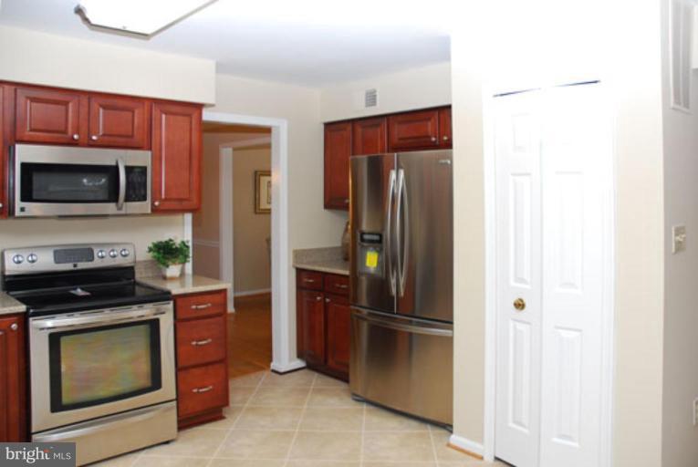 8435 Hunt Valley Drive Vienna, VA 22182 - Photo 21 of 27 Kitchen #3