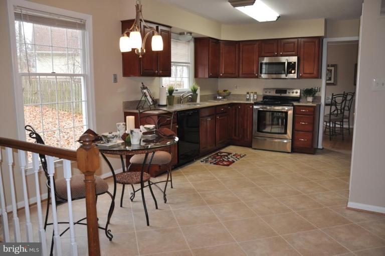 8435 Hunt Valley Drive Vienna, VA 22182 - Photo 4 of 27 Kitchen