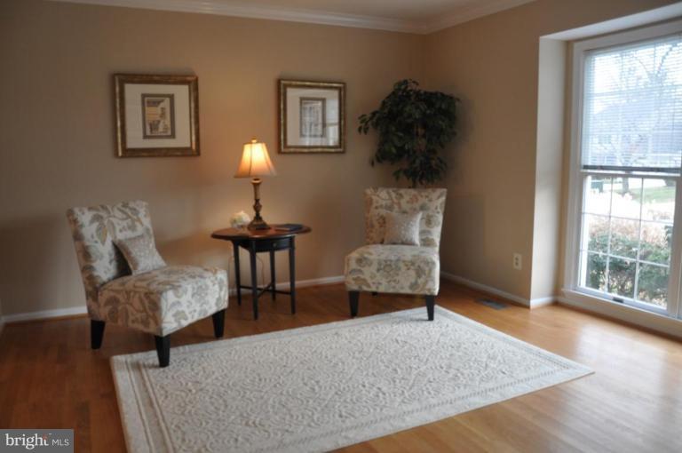 8435 Hunt Valley Drive Vienna, VA 22182 - Photo 7 of 27 Living Room