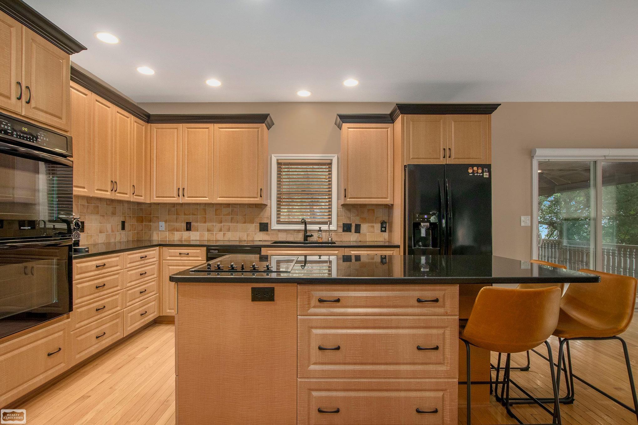 5235 Greer Road West Bloomfield, MI 48324 - Photo 18 of 40 Custom Cabinetry