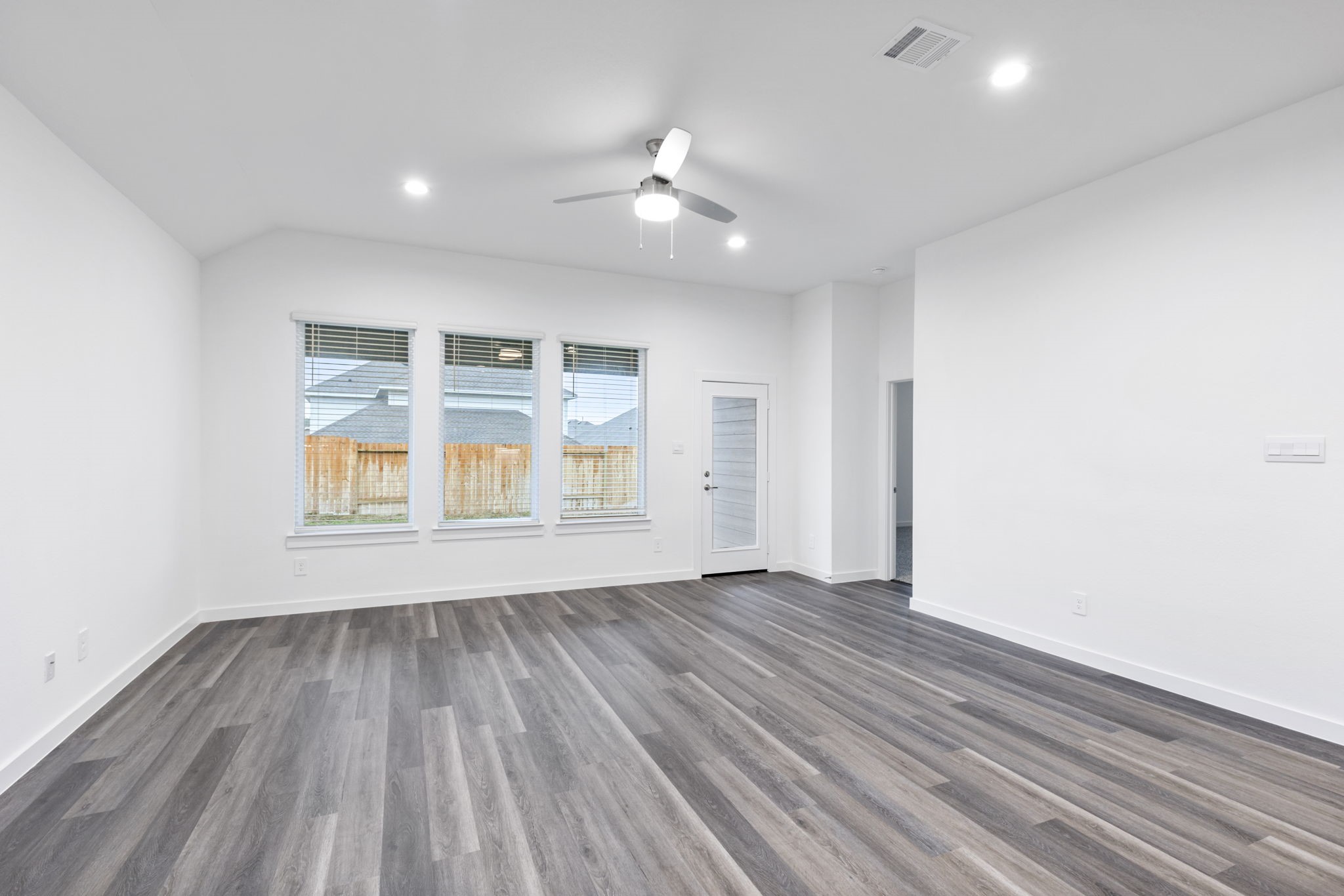 1589 Oakdale Crest Road Montgomery, TX 77316 - Photo 14 of 33 This large Family Room is approx 18' x 15'!
