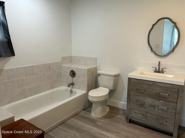 520 Atz Road, Unit COTTAGE Malabar, FL 32950 - Photo 22 of 25 a bathroom with a sink toilet and bathtub