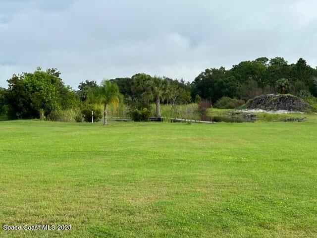 520 Atz Road, Unit COTTAGE Malabar, FL 32950 - Photo 3 of 25 a backyard of a house with lots of green space