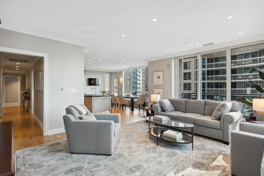 10 East Delaware Place, Unit 21D Chicago, IL 60611 - Photo 5 of 33 a living room with furniture and a large window