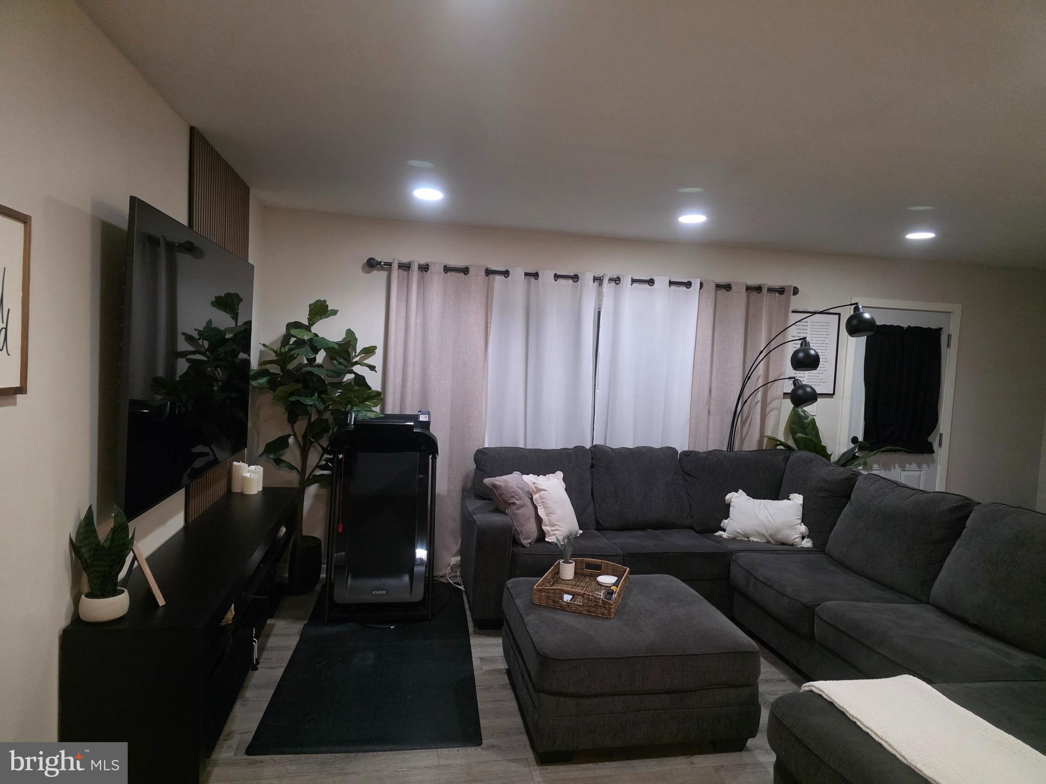 44 Peacock Lane Willingboro, NJ 08046 - Photo 3 of 23 a living room with furniture and a potted plant