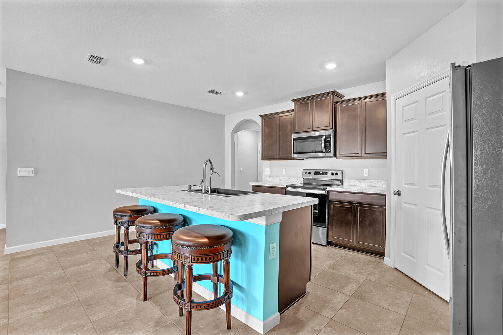 1401 Southeast Portillo Road Port St. Lucie, FL 34952 - Photo 11 of 41 Kitchen