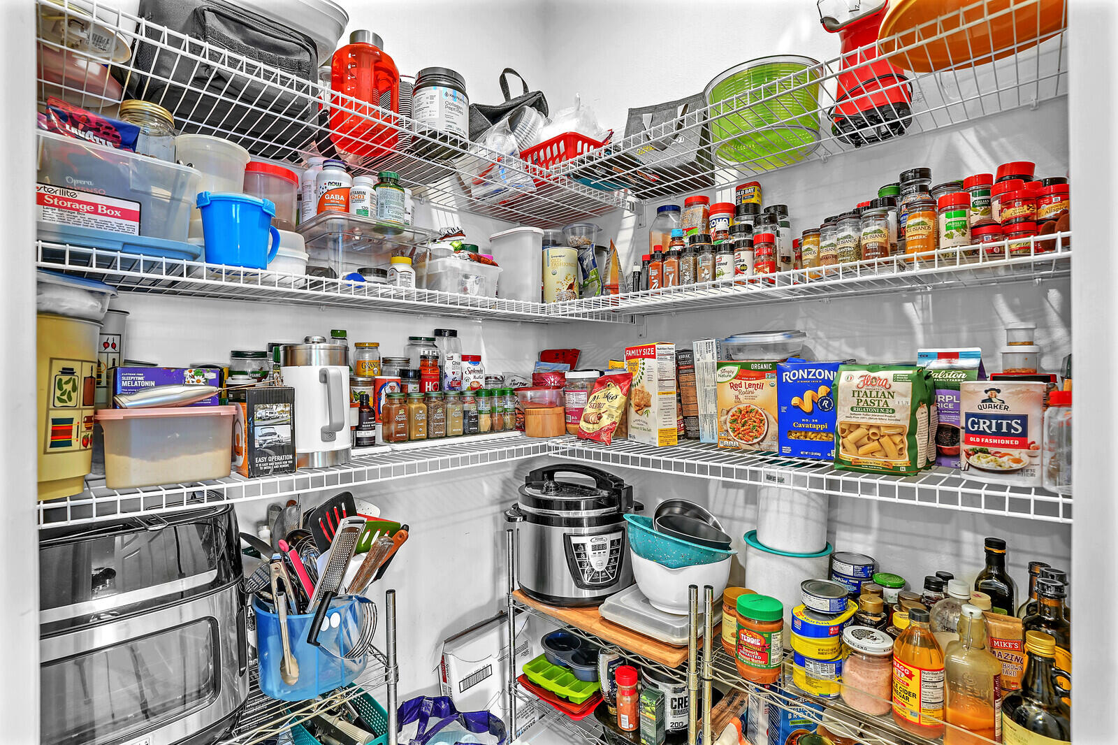 1401 Southeast Portillo Road Port St. Lucie, FL 34952 - Photo 17 of 41 Large walk in pantry!
