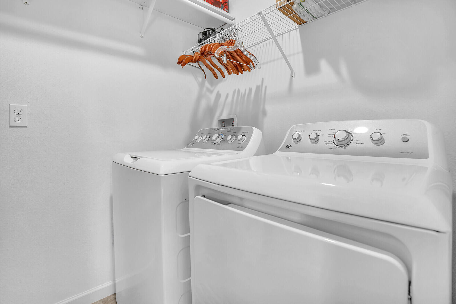 1401 Southeast Portillo Road Port St. Lucie, FL 34952 - Photo 30 of 41 Indoor laundry room