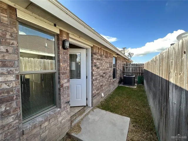 $825 | 3007 Linda Vista Street, Unit D, Edinburg, TX 78542
