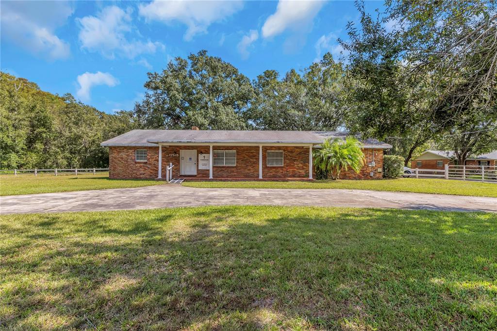 17515 Lakeshore Road Lutz, FL 33558 - Photo 5 of 61
