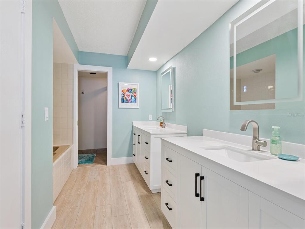 5880 Midnight Pass Road, Unit 906 Sarasota, FL 34242 - Photo 23 of 43