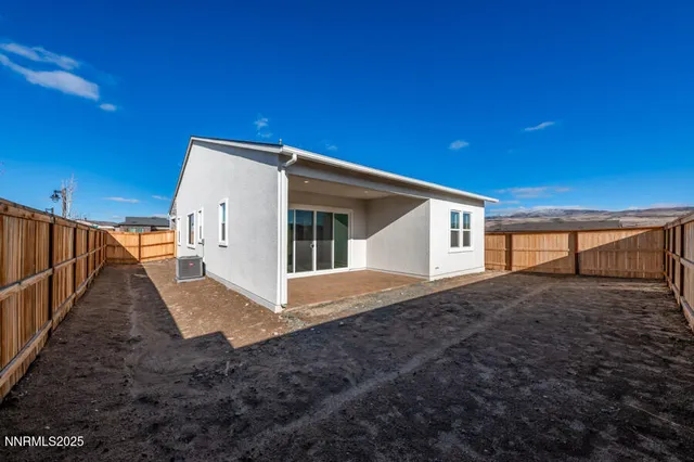 a view of a house with backyard