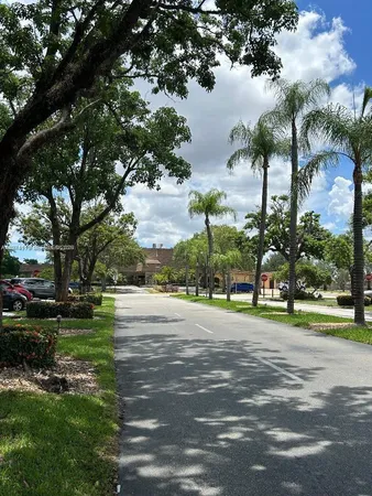 $2,200 | 301 Cambridge Road, Unit 211, Hollywood, FL 33024
