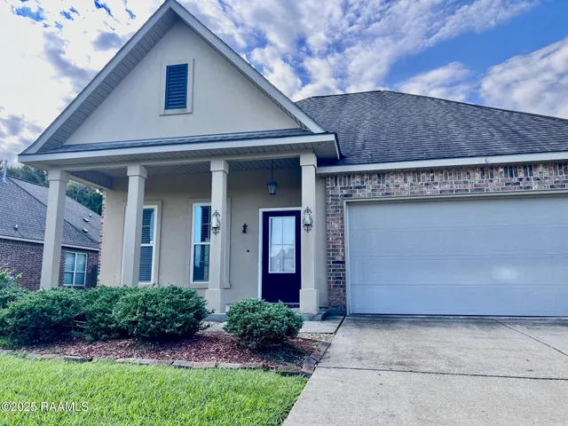 $1,895 | 303 Ouachita Drive, Lafayette, LA 70506