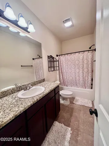 $1,895 | 303 Ouachita Drive, Lafayette, LA 70506