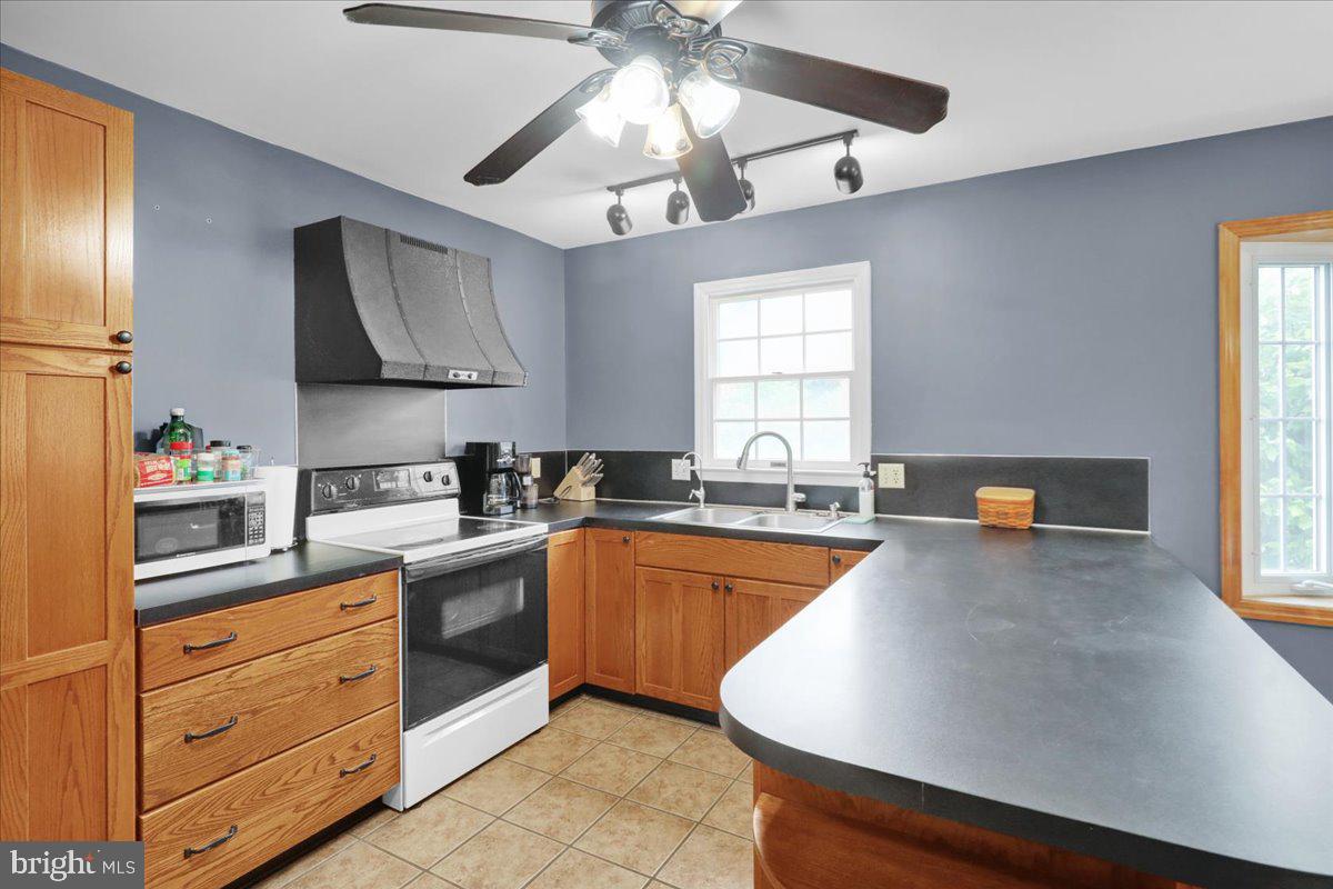 456 Mountain Home Road Reading, PA 19608 - Photo 8 of 31