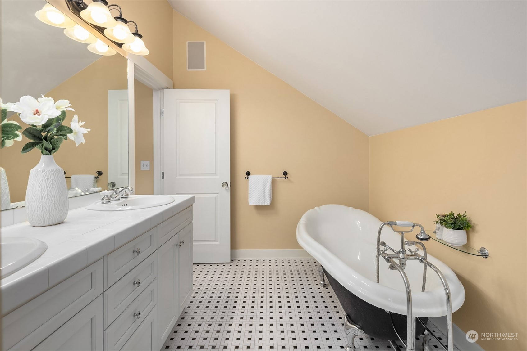 14100 Stranne Road Northeast Bainbridge Island, WA 98110 - Photo 16 of 40 Gallery Image 16