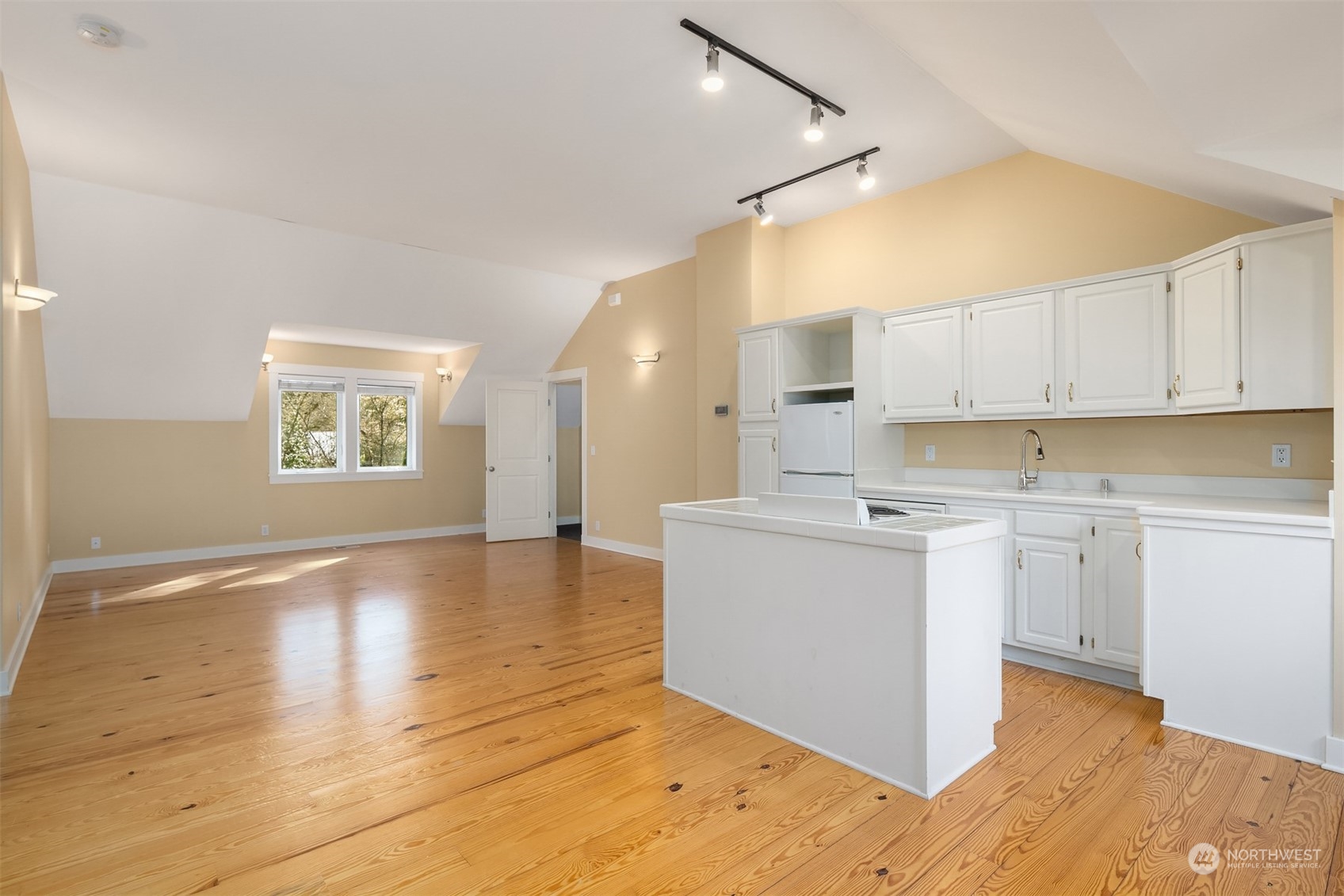 14100 Stranne Road Northeast Bainbridge Island, WA 98110 - Photo 20 of 40 Gallery Image 20