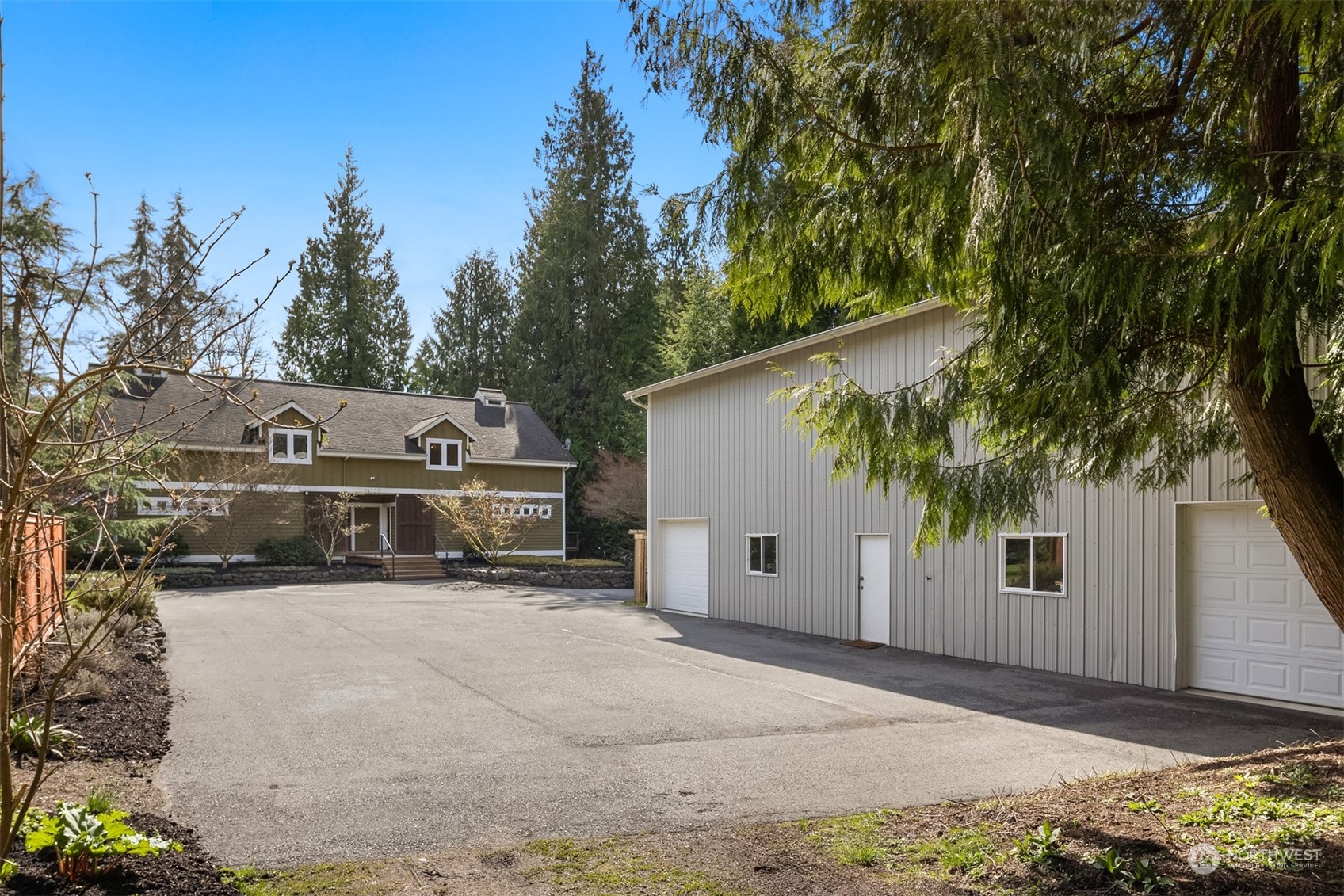14100 Stranne Road Northeast Bainbridge Island, WA 98110 - Photo 4 of 40 Gallery Image 4