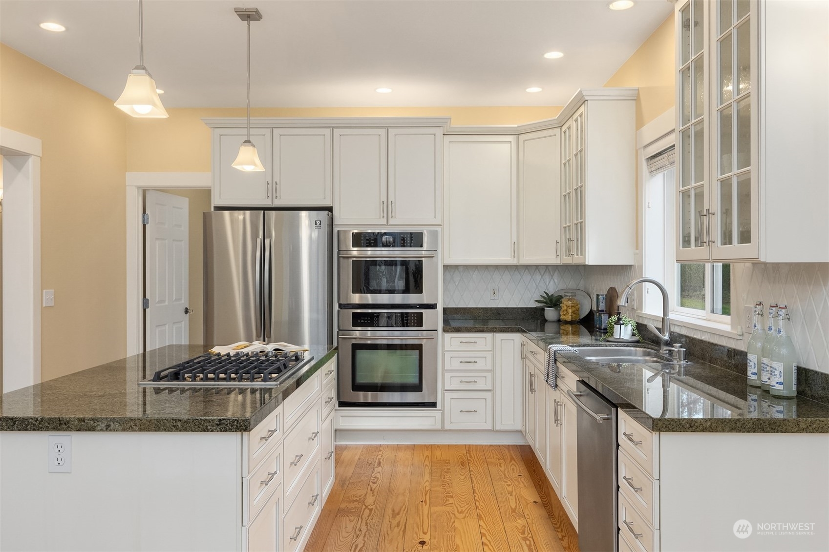 14100 Stranne Road Northeast Bainbridge Island, WA 98110 - Photo 9 of 40 Gallery Image 9