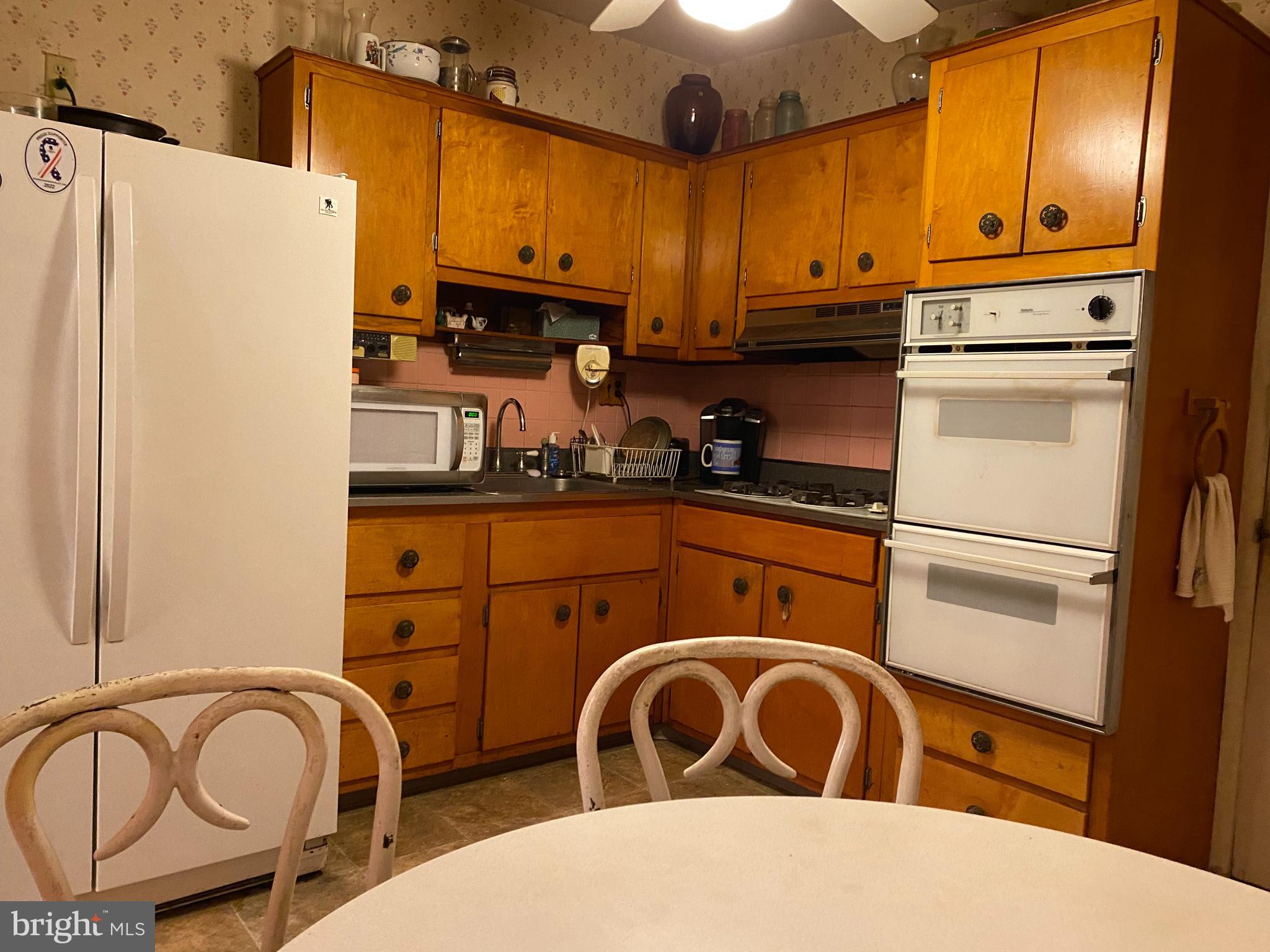 1026 Surrey Road Philadelphia, PA 19115 - Photo 5 of 12