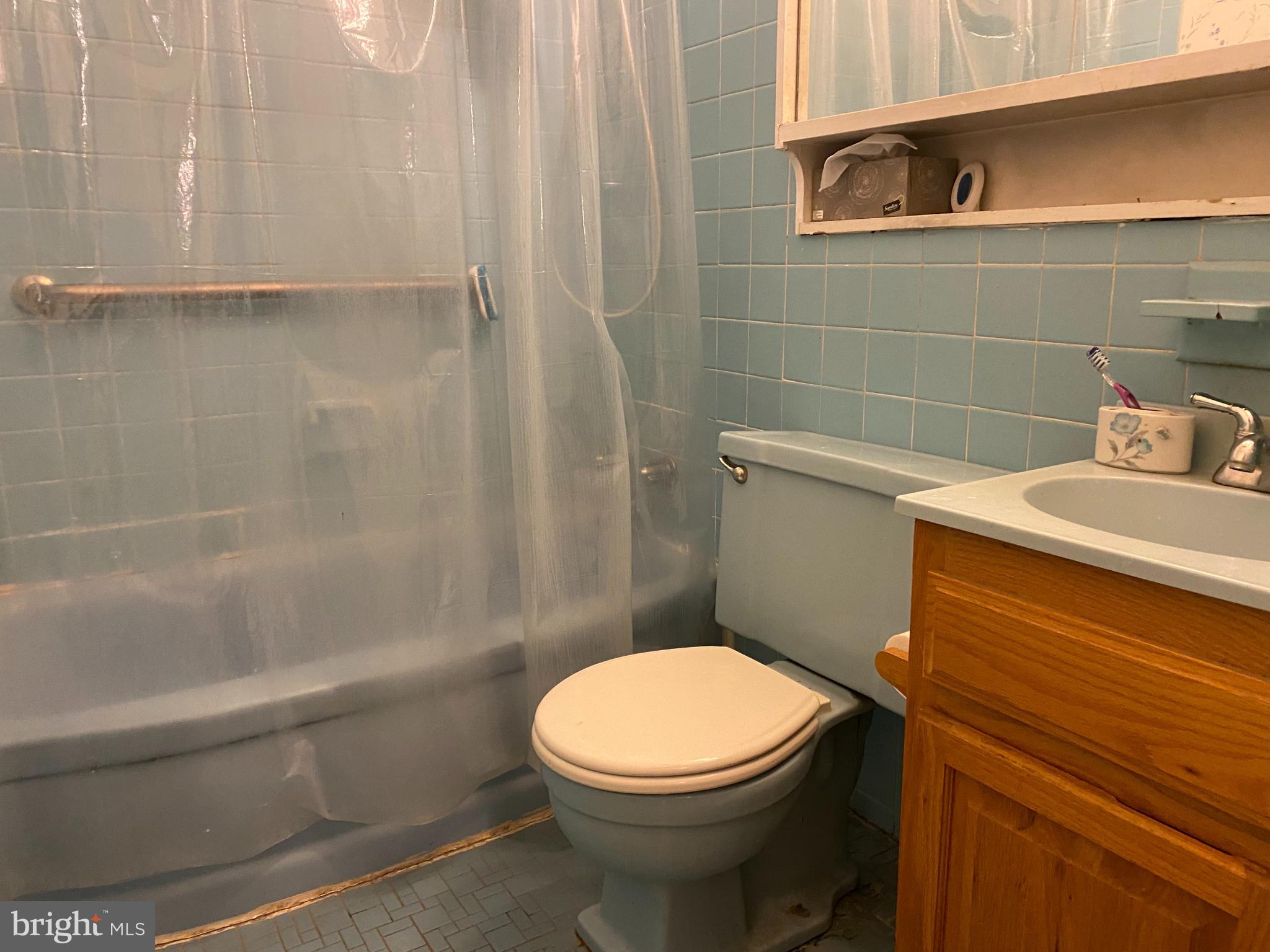 1026 Surrey Road Philadelphia, PA 19115 - Photo 8 of 12