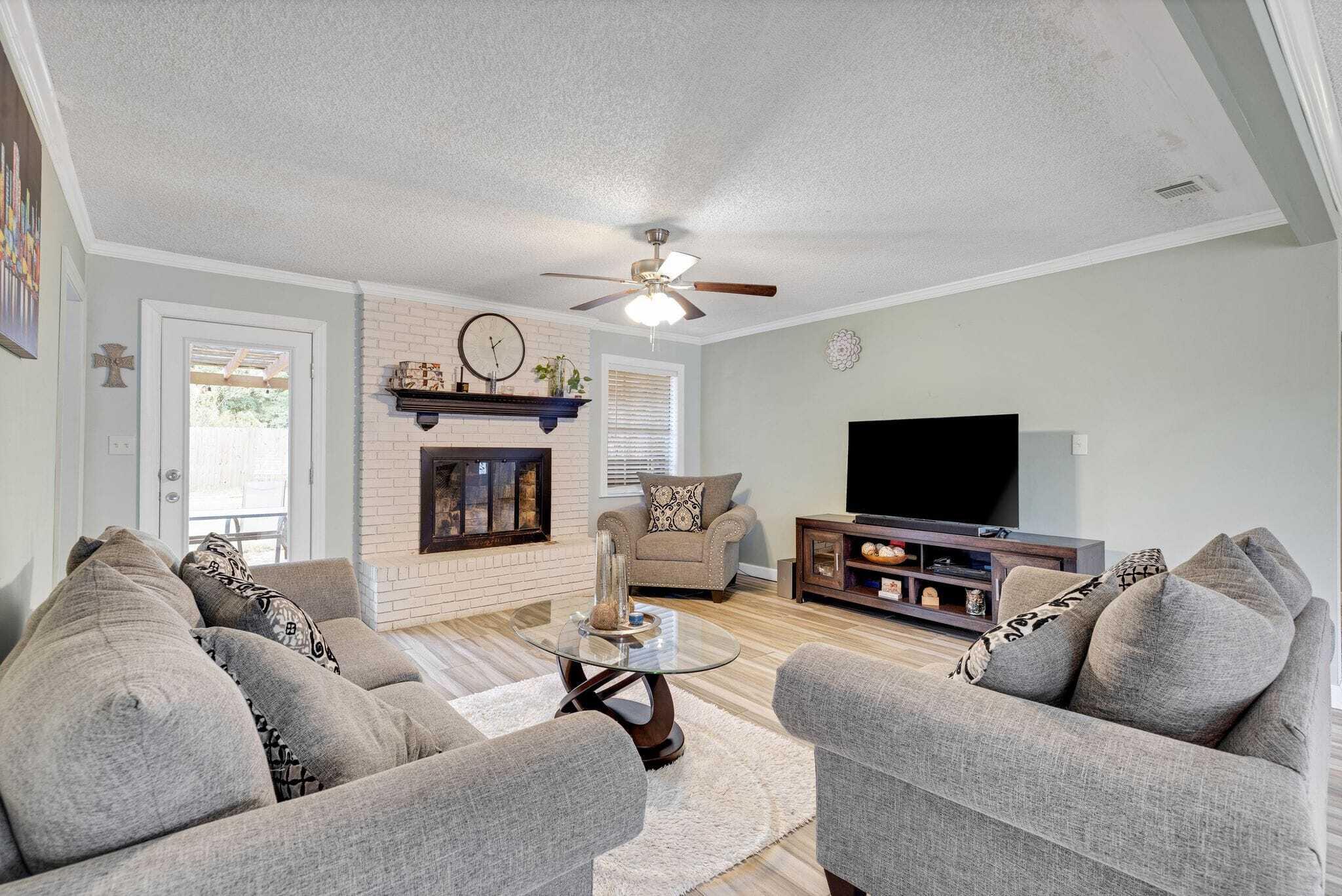8435 Ridgefield Road Pensacola, FL 32514 - Photo 25 of 32 PHOTO-2024-08-24-12-38-56(2)