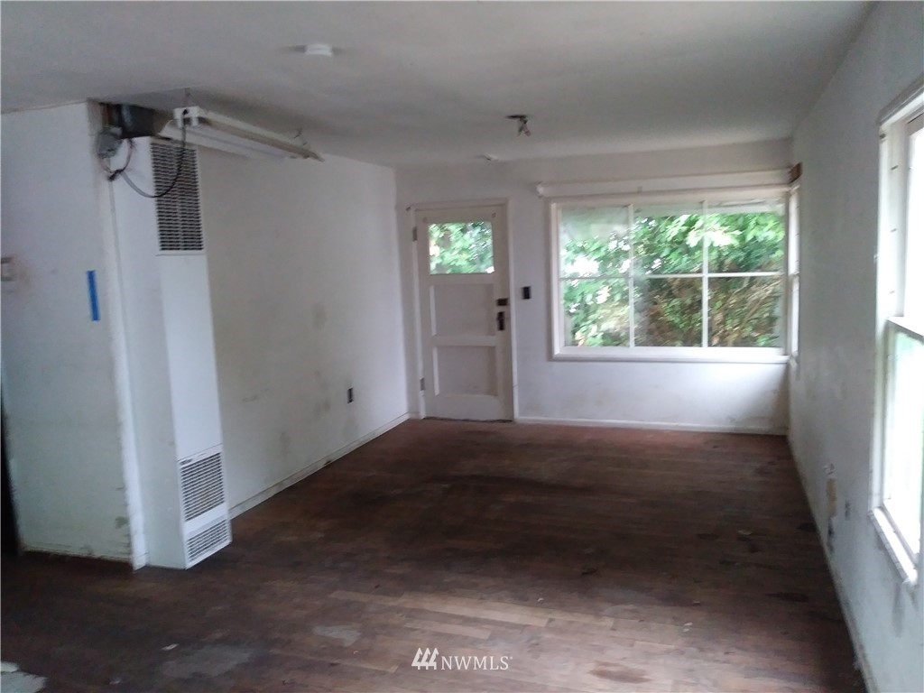109 Oak Street, Unit B Bremerton, WA 98310 - Photo 5 of 25 Gallery Image 5