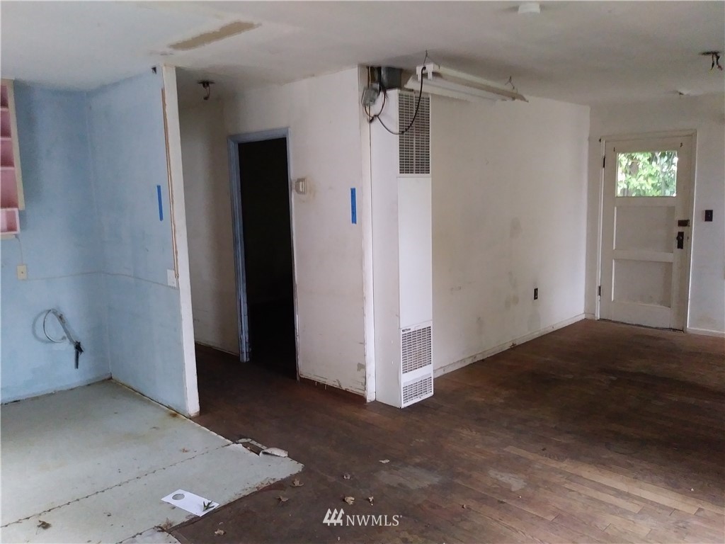 109 Oak Street, Unit B Bremerton, WA 98310 - Photo 6 of 25 Gallery Image 6