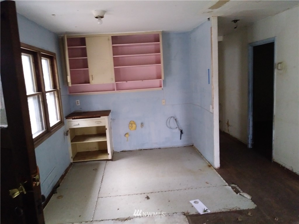 109 Oak Street, Unit B Bremerton, WA 98310 - Photo 7 of 25 Gallery Image 7