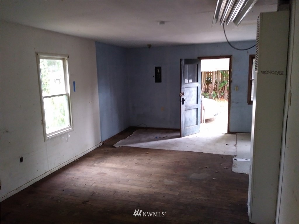109 Oak Street, Unit B Bremerton, WA 98310 - Photo 8 of 25 Gallery Image 8