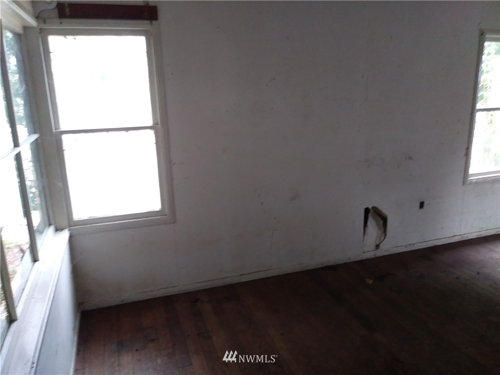 109 Oak Street, Unit B Bremerton, WA 98310 - Photo 9 of 25 Gallery Image 9