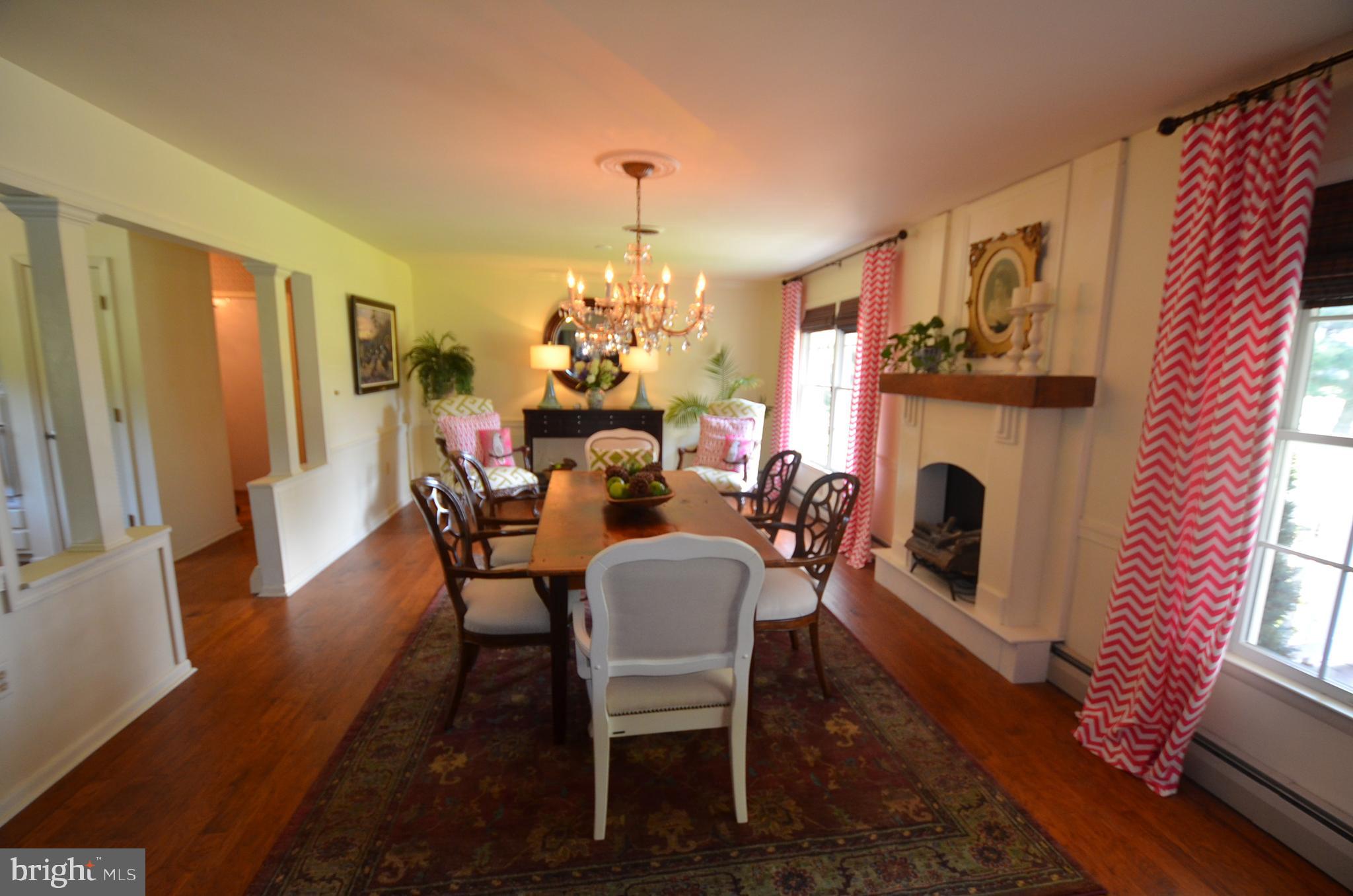 1514 New Bridge Road Pocomoke City, MD 21851 - Photo 11 of 96 Spacious Dining rm/ note colums to left