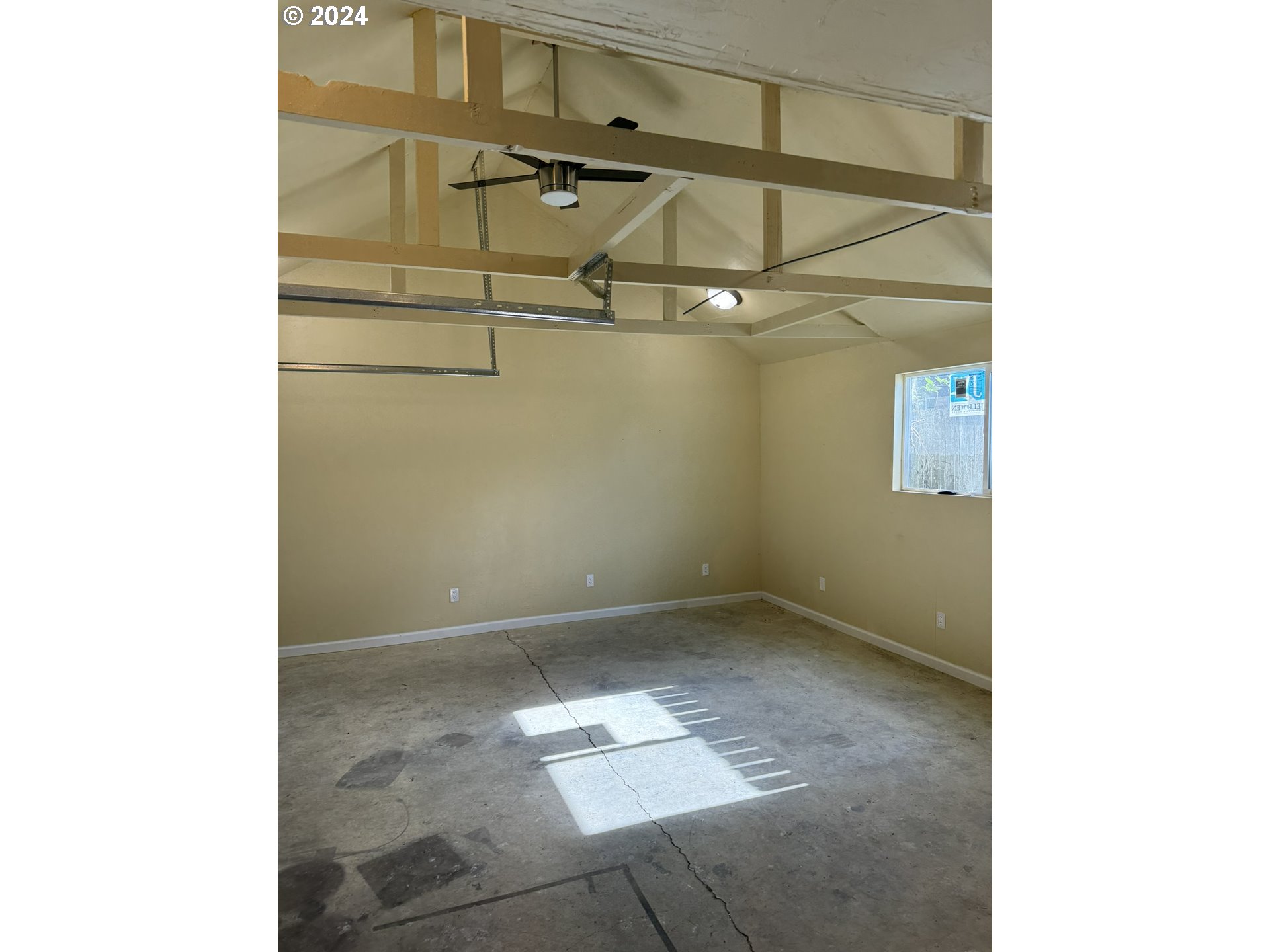 395 Irving Road Eugene, OR 97404 - Photo 33 of 37 a view of a small space