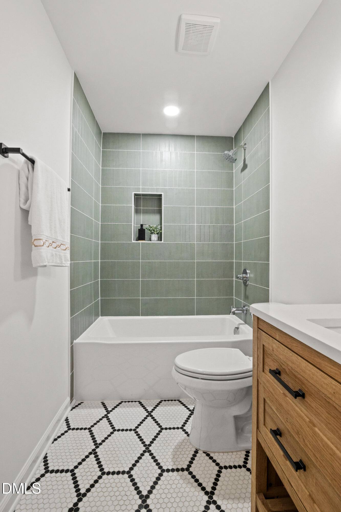 3509 Morningside Drive Raleigh, NC 27607 - Photo 24 of 49 a bathroom with a bathtub a toilet and a shower