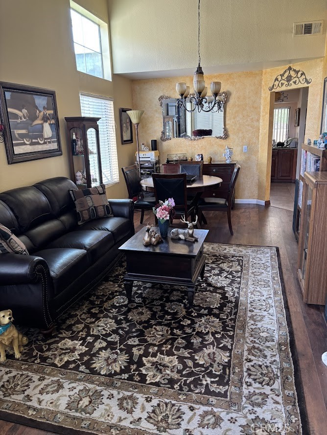 15597 Castellion Road Fontana, CA 92337 - Photo 4 of 20 Living Room