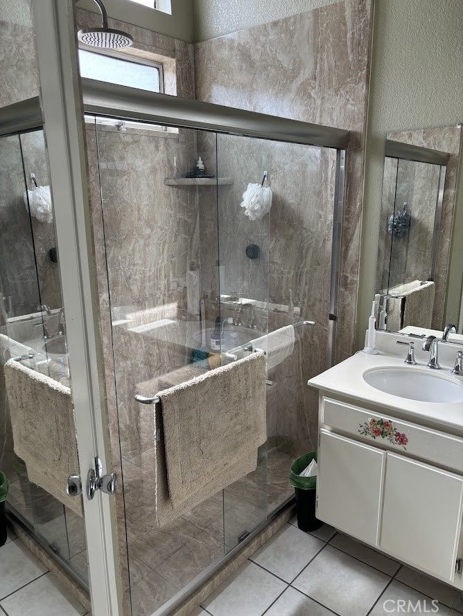 15597 Castellion Road Fontana, CA 92337 - Photo 9 of 20 Bath Onsuite