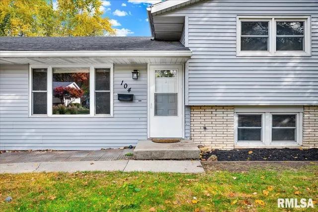 $260,000 | 104 Robert Drive, Normal, IL 61761