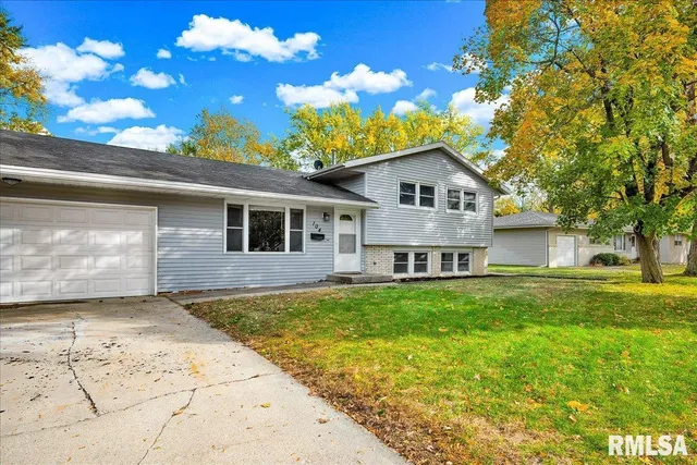 $260,000 | 104 Robert Drive, Normal, IL 61761