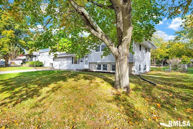 $260,000 | 104 Robert Drive, Normal, IL 61761