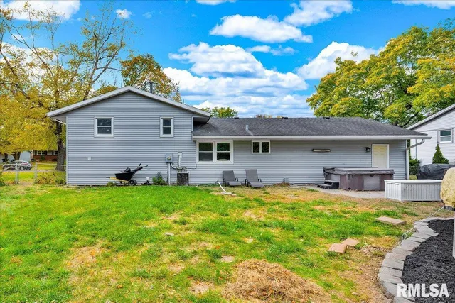 $260,000 | 104 Robert Drive, Normal, IL 61761