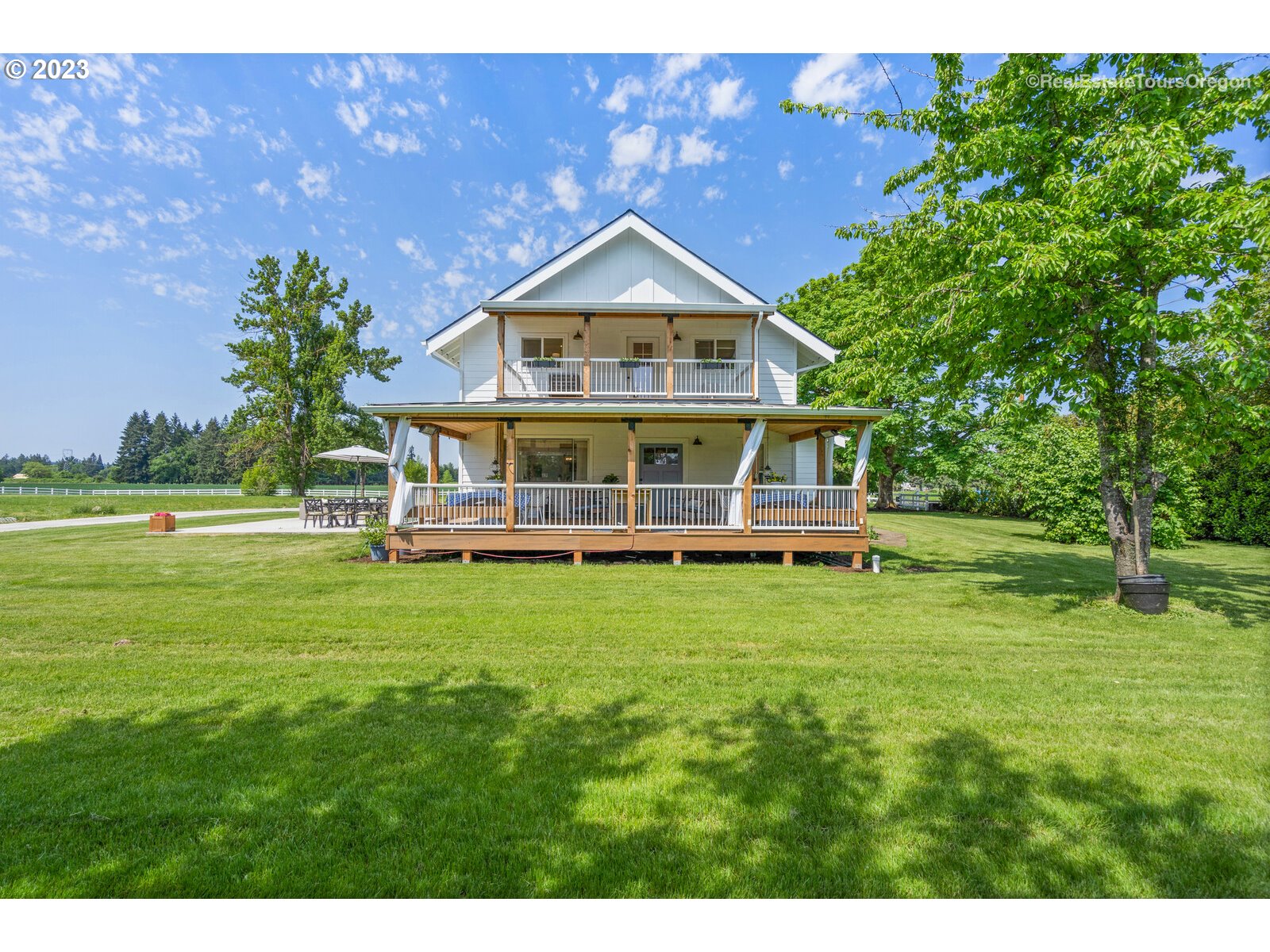 a view of an house with backyard space and balcony
