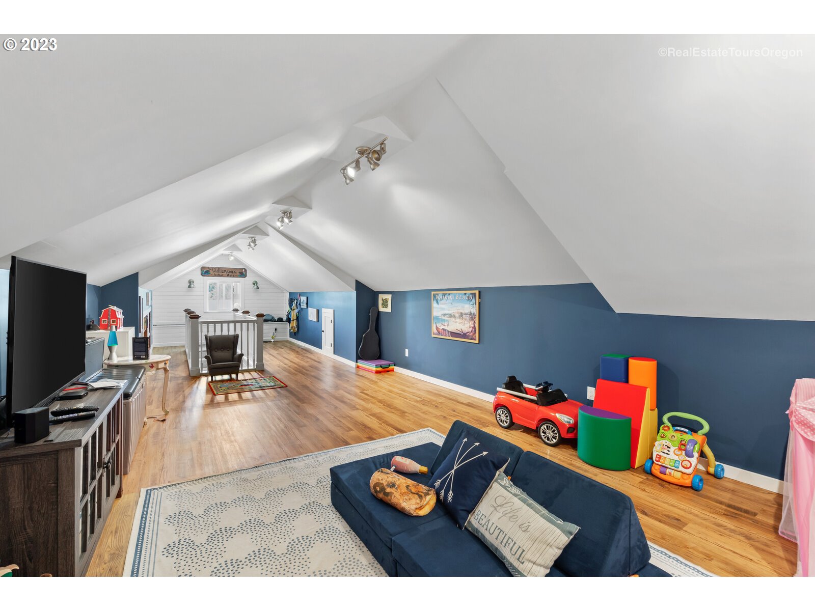 6970 South Knights Bridge Road Canby, OR 97013 - Photo 24 of 32 a living room with furniture and a flat screen tv