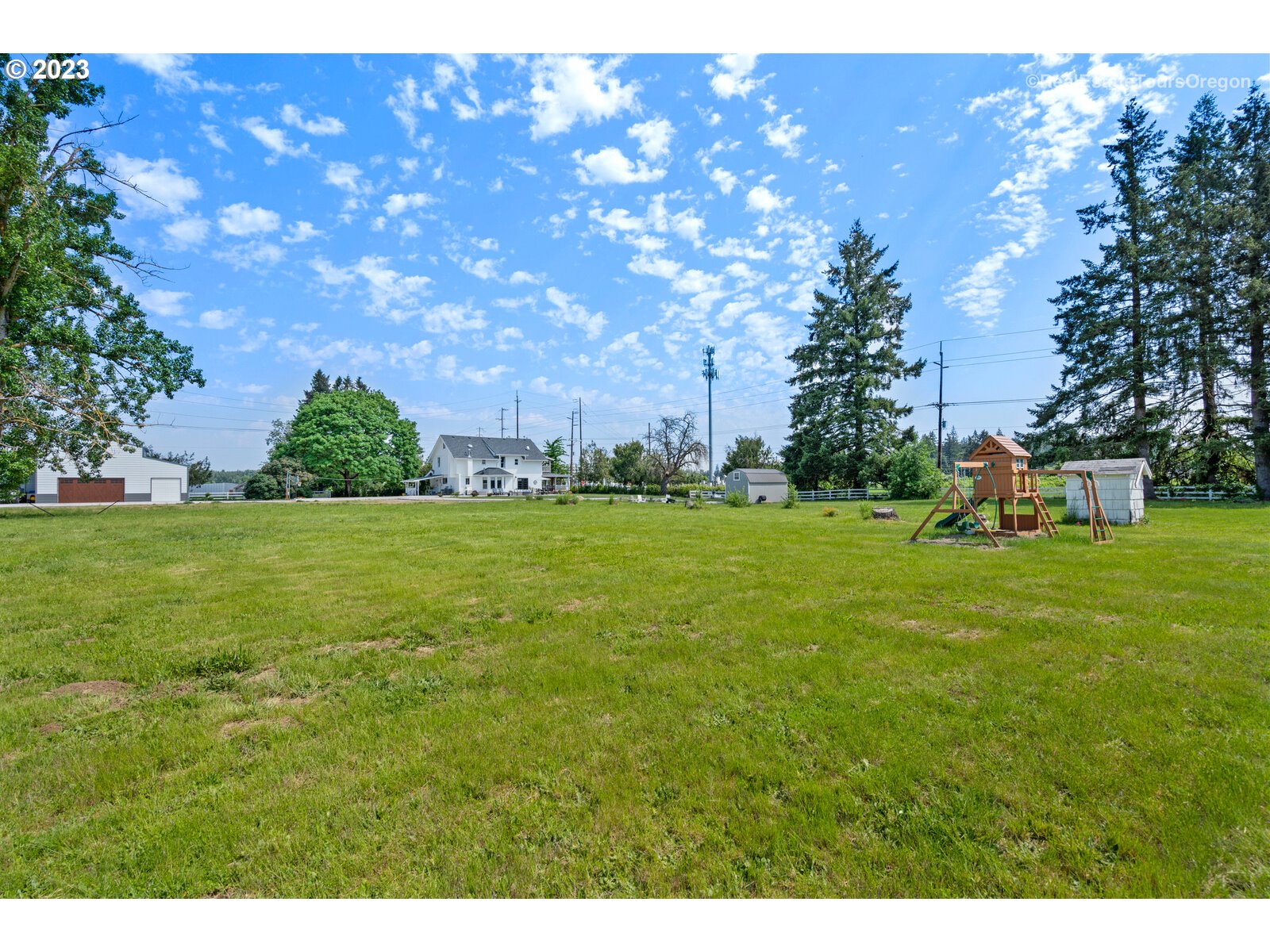 6970 South Knights Bridge Road Canby, OR 97013 - Photo 30 of 32 a view of yard with tree s